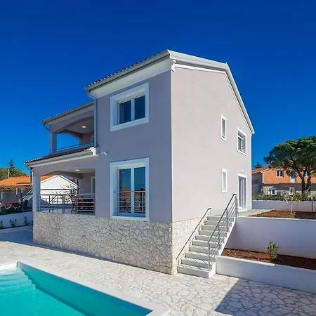 House Isabella * Linardici