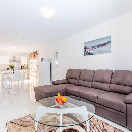 Villa Holiday House Isabella *