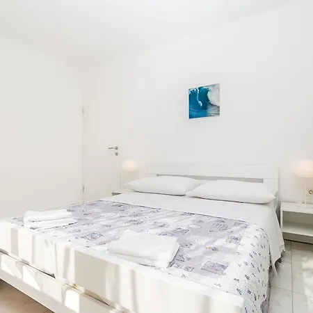 Holiday House Isabella Villa *