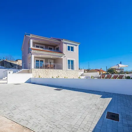 Villa Holiday House Isabella Linardici