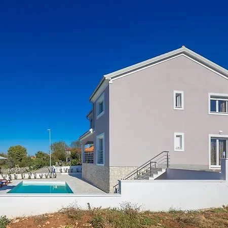 House Isabella * Linardići